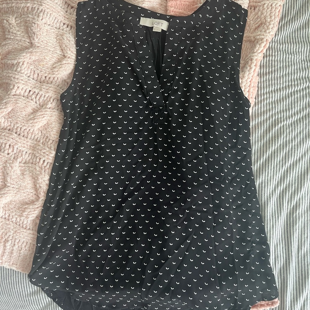 Ann taylor loft front notch tank